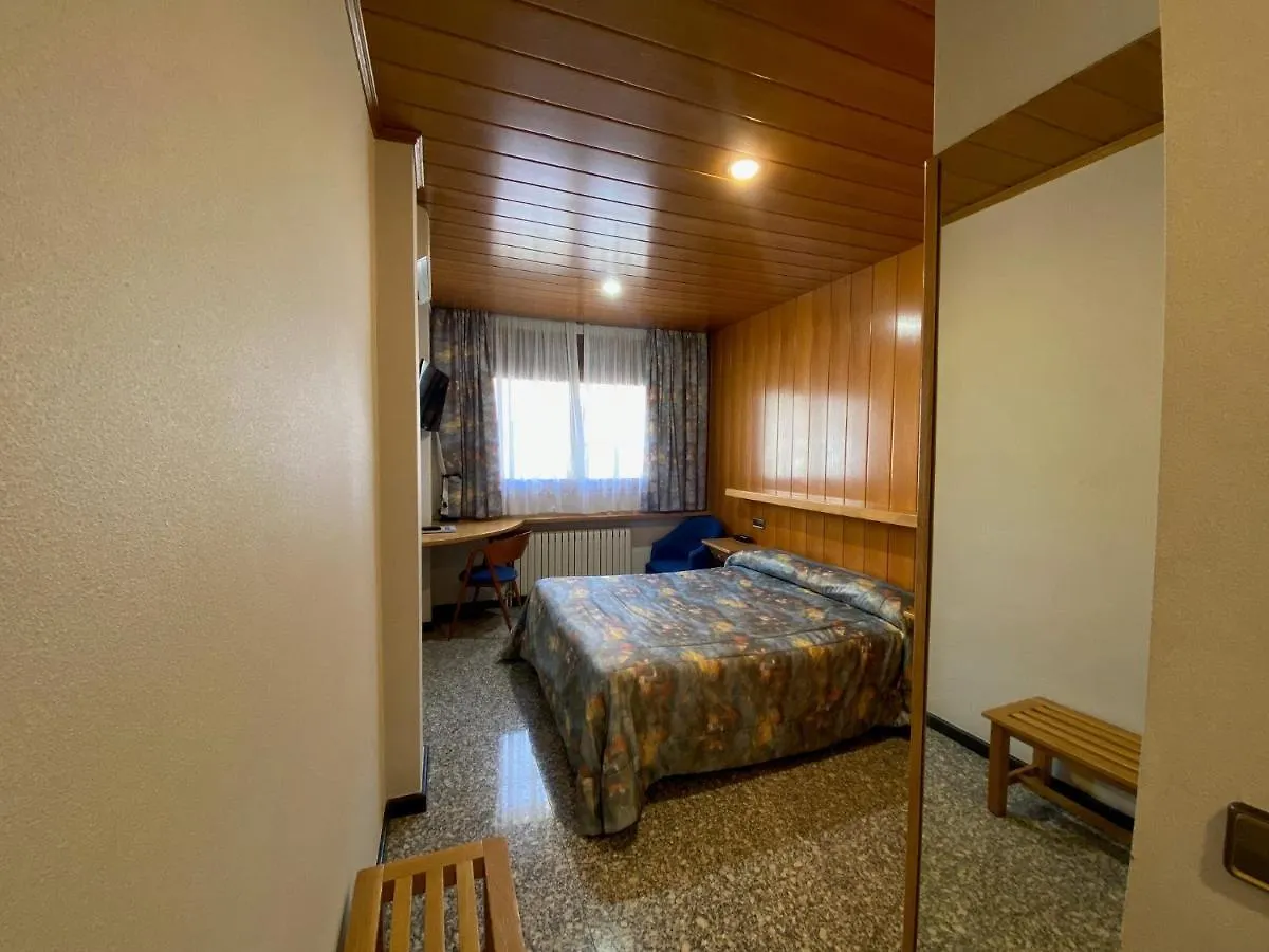 Hotel Sant Antoni Ribes De Freser 0*,